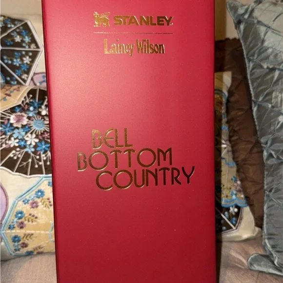 Stanley x Lainey Wilson Country Gold 40z Quencher - Picture 2 of 6